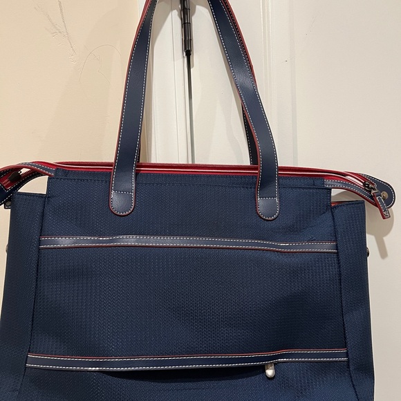 This is a DELSEY Paris Women's Chatelet Air 2.0 Shoulder Bag. - Picture 3 of 12